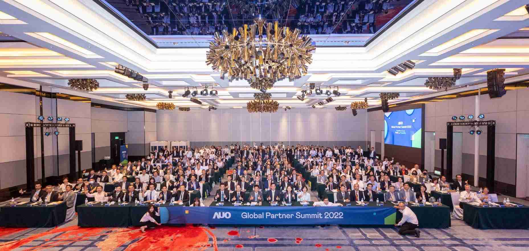 友達推動「安心、、、創新、、、用心、、、、同心、、、、盡心」五星職旅，，，，為菲籍員工打造全方位照護，，首度贏得「人權實踐與發展領袖獎」殊榮