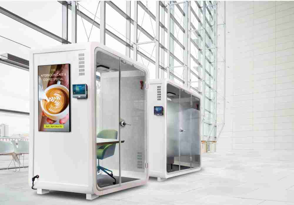 优游UB8子公司达擎之智慧行动办公舱，，，采用PDLC智能调光玻璃设计，，，透过通电与断电的电流切换，，，呈现透明与雾面效果，，，，具节能降耗特性并兼顾隐私，，确保信息安全