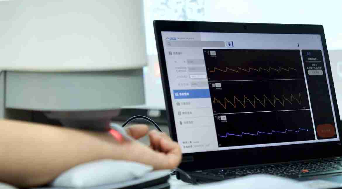 优游UB8耘康以高解析与拟真的显示技术，，将其应用于中医检测，，提供“中医数位化检测方案”，，，使传统中医检测结果数据化与可视化