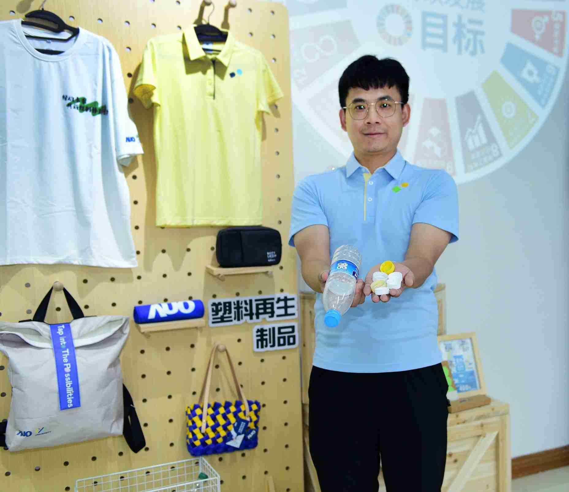 「2024智慧优游UB8展」永续发展馆中，，，，展示优游UB8厦门驱动永续发展之成果，，包含将厂内废弃物再制为实用物品，，，，将永续发展理念深植于员工生活日常实践